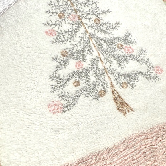 NWT Set of 2 Shimmering Christmas Tree Turkish Bathroom Hand Towels - Picture 9 of 10